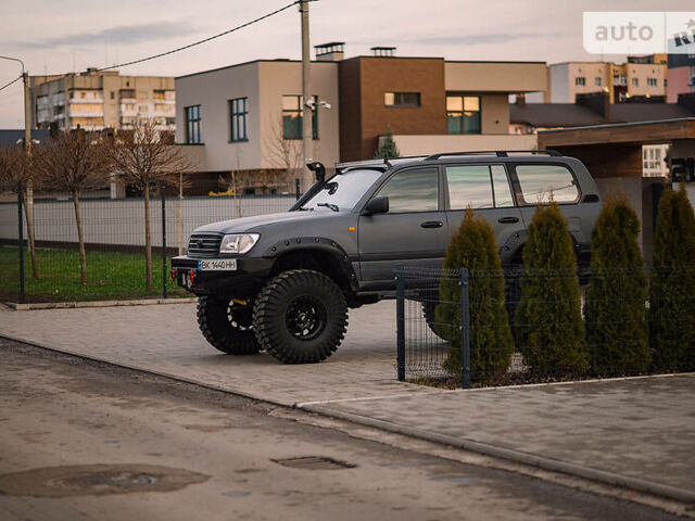 Сірий Тойота Ленд Крузер, об'ємом двигуна 4.2 л та пробігом 120 тис. км за 42000 $, фото 54 на Automoto.ua