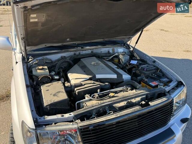 Серый Тойота Ленд Крузер, объемом двигателя 4.66 л и пробегом 342 тыс. км за 15500 $, фото 27 на Automoto.ua