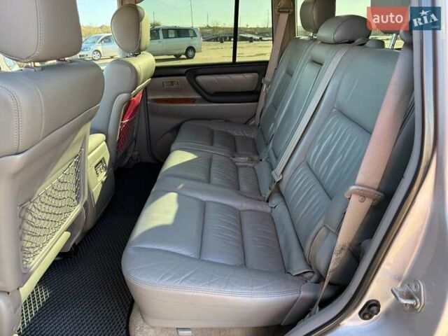 Серый Тойота Ленд Крузер, объемом двигателя 4.66 л и пробегом 342 тыс. км за 15500 $, фото 10 на Automoto.ua