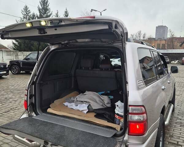 Серый Тойота Ленд Крузер, объемом двигателя 4.66 л и пробегом 350 тыс. км за 11900 $, фото 9 на Automoto.ua