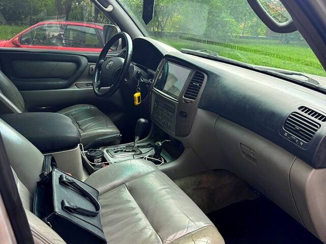 Серый Тойота Ленд Крузер, объемом двигателя 4.7 л и пробегом 419 тыс. км за 10000 $, фото 4 на Automoto.ua