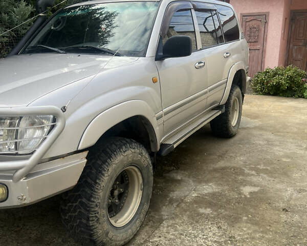 Серый Тойота Ленд Крузер, объемом двигателя 4.16 л и пробегом 111 тыс. км за 30000 $, фото 1 на Automoto.ua