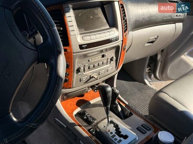 Серый Тойота Ленд Крузер, объемом двигателя 4.66 л и пробегом 342 тыс. км за 15500 $, фото 18 на Automoto.ua