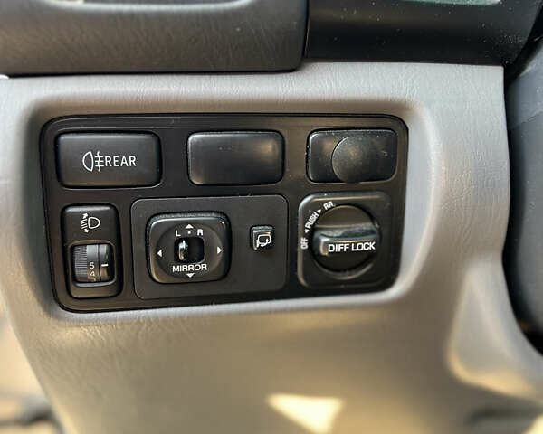 Сірий Тойота Ленд Крузер, об'ємом двигуна 4.66 л та пробігом 248 тис. км за 13099 $, фото 16 на Automoto.ua