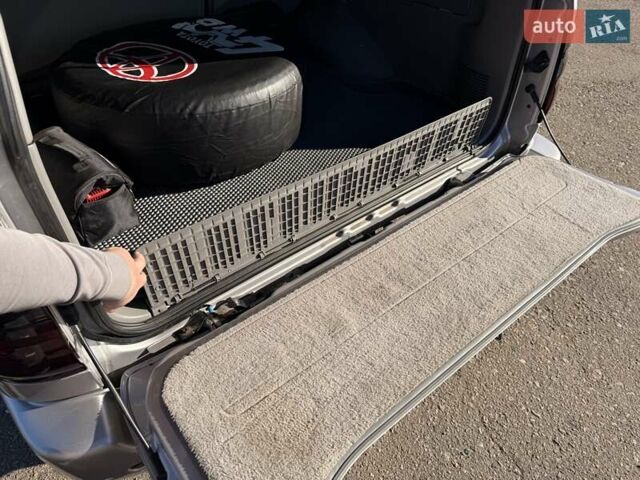 Серый Тойота Ленд Крузер, объемом двигателя 4.66 л и пробегом 342 тыс. км за 15500 $, фото 16 на Automoto.ua