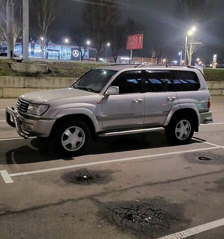 Серый Тойота Ленд Крузер, объемом двигателя 4.7 л и пробегом 310 тыс. км за 10500 $, фото 2 на Automoto.ua