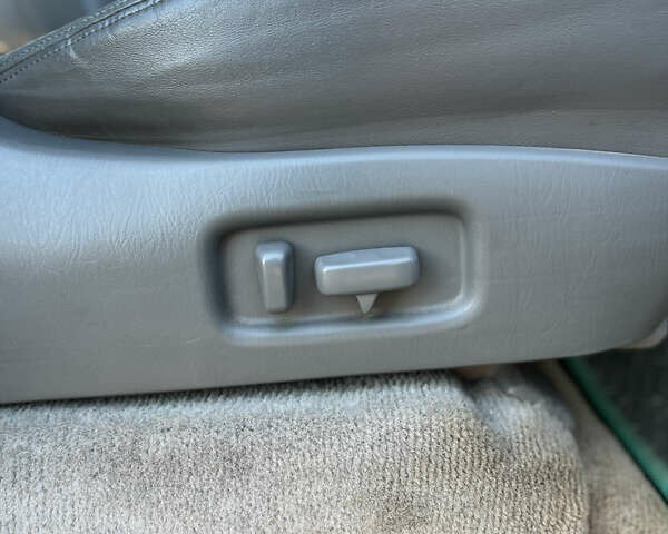 Сірий Тойота Ленд Крузер, об'ємом двигуна 4.66 л та пробігом 248 тис. км за 13099 $, фото 15 на Automoto.ua