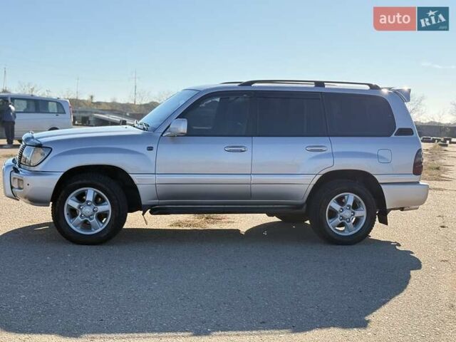 Серый Тойота Ленд Крузер, объемом двигателя 4.66 л и пробегом 342 тыс. км за 15500 $, фото 3 на Automoto.ua