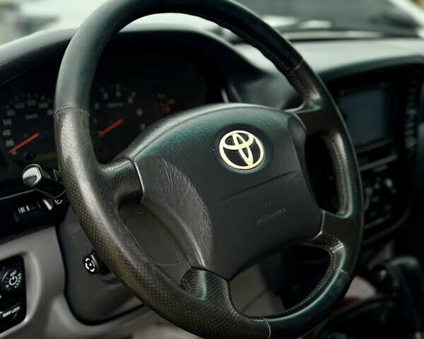 Серый Тойота Ленд Крузер, объемом двигателя 4.7 л и пробегом 421 тыс. км за 11650 $, фото 18 на Automoto.ua