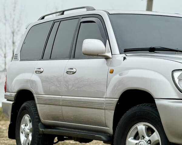 Серый Тойота Ленд Крузер, объемом двигателя 4.7 л и пробегом 421 тыс. км за 11650 $, фото 9 на Automoto.ua