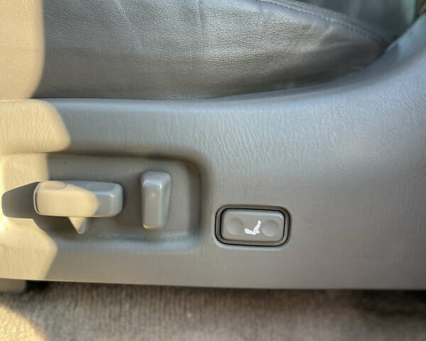 Сірий Тойота Ленд Крузер, об'ємом двигуна 4.66 л та пробігом 248 тис. км за 13099 $, фото 11 на Automoto.ua