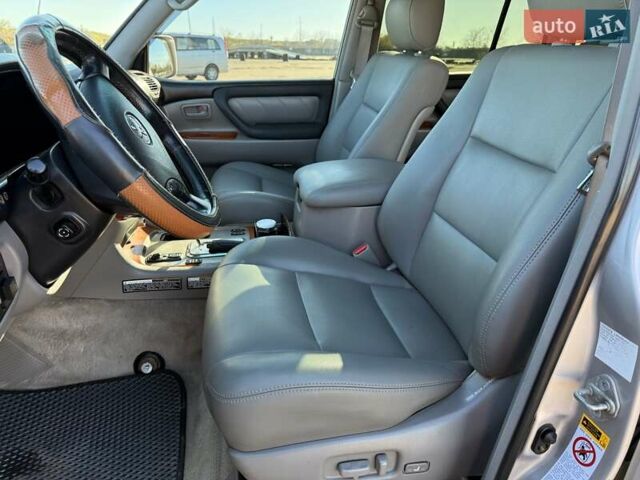 Серый Тойота Ленд Крузер, объемом двигателя 4.66 л и пробегом 342 тыс. км за 15500 $, фото 11 на Automoto.ua