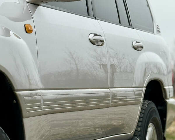 Серый Тойота Ленд Крузер, объемом двигателя 4.7 л и пробегом 421 тыс. км за 11650 $, фото 5 на Automoto.ua