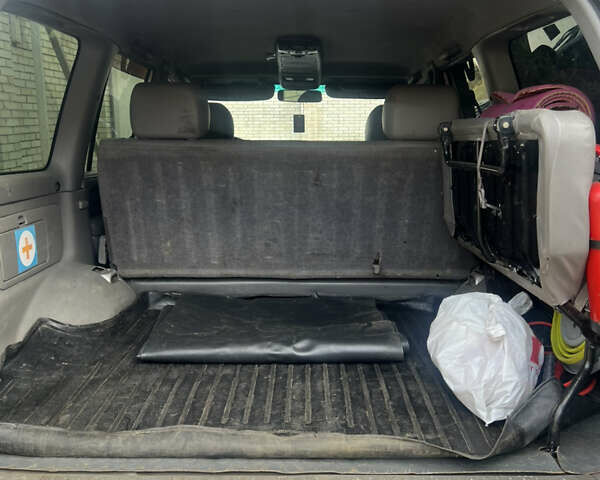 Серый Тойота Ленд Крузер, объемом двигателя 4.16 л и пробегом 111 тыс. км за 30000 $, фото 5 на Automoto.ua