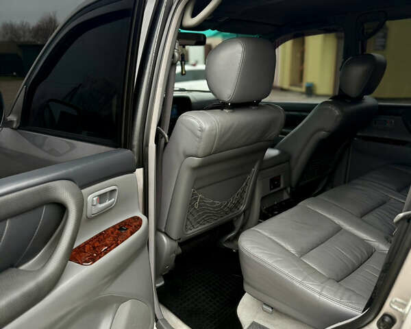 Серый Тойота Ленд Крузер, объемом двигателя 4.7 л и пробегом 421 тыс. км за 11650 $, фото 31 на Automoto.ua