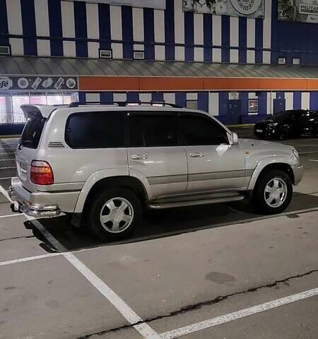 Серый Тойота Ленд Крузер, объемом двигателя 4.7 л и пробегом 310 тыс. км за 10500 $, фото 1 на Automoto.ua