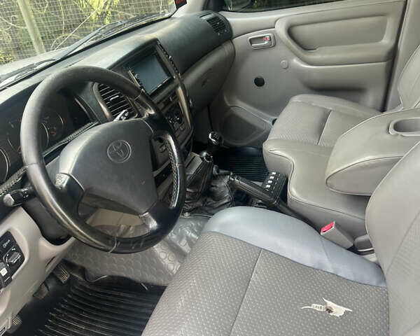 Серый Тойота Ленд Крузер, объемом двигателя 4.16 л и пробегом 111 тыс. км за 30000 $, фото 2 на Automoto.ua