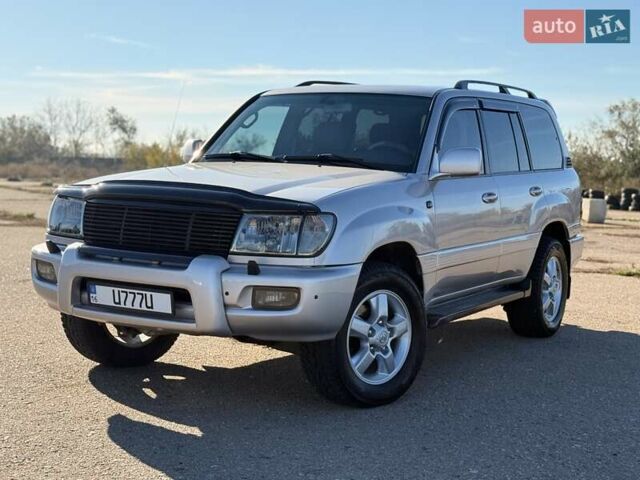 Серый Тойота Ленд Крузер, объемом двигателя 4.66 л и пробегом 342 тыс. км за 15500 $, фото 4 на Automoto.ua