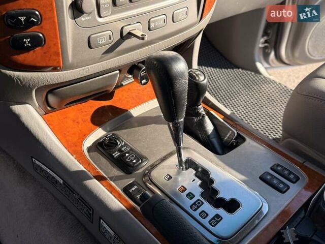 Серый Тойота Ленд Крузер, объемом двигателя 4.66 л и пробегом 342 тыс. км за 15500 $, фото 13 на Automoto.ua