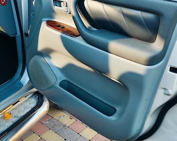 Серый Тойота Ленд Крузер, объемом двигателя 4.7 л и пробегом 310 тыс. км за 10500 $, фото 9 на Automoto.ua