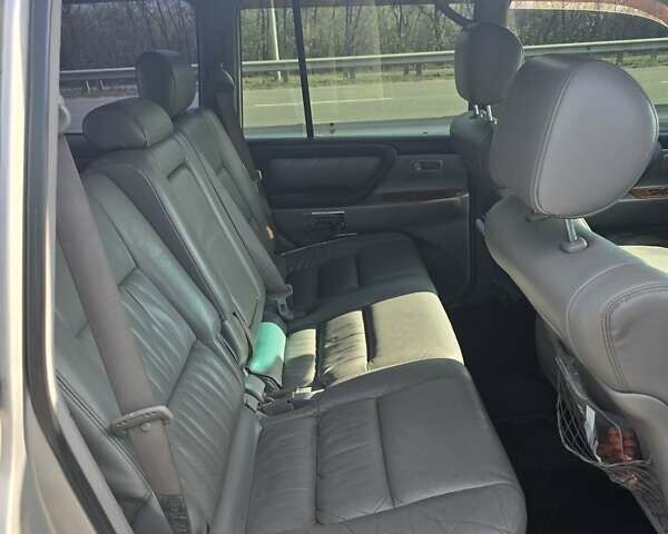 Серый Тойота Ленд Крузер, объемом двигателя 4.7 л и пробегом 402 тыс. км за 12500 $, фото 4 на Automoto.ua