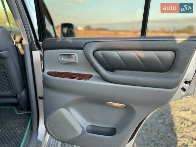 Сірий Тойота Ленд Крузер, об'ємом двигуна 4.66 л та пробігом 248 тис. км за 13099 $, фото 6 на Automoto.ua