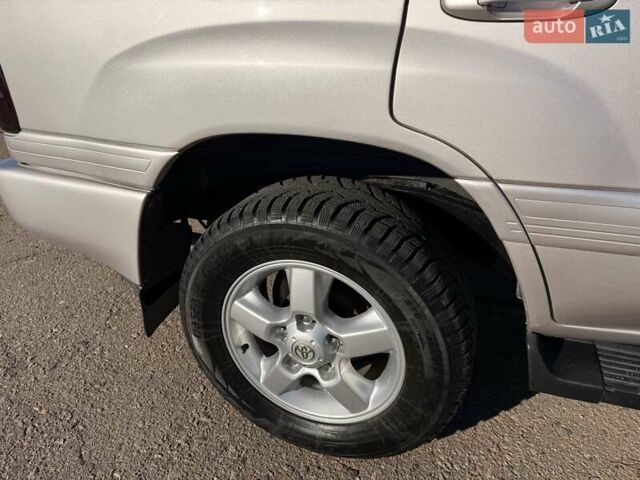 Серый Тойота Ленд Крузер, объемом двигателя 4.66 л и пробегом 342 тыс. км за 15500 $, фото 22 на Automoto.ua