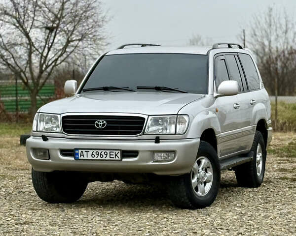 Серый Тойота Ленд Крузер, объемом двигателя 4.7 л и пробегом 421 тыс. км за 11650 $, фото 2 на Automoto.ua