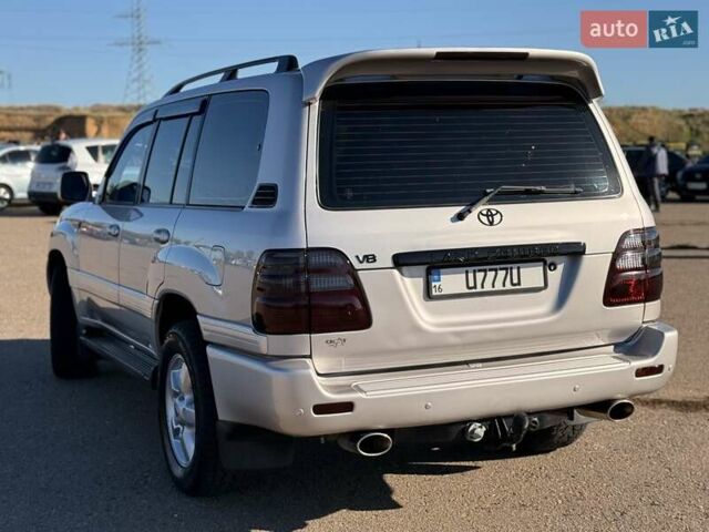 Серый Тойота Ленд Крузер, объемом двигателя 4.66 л и пробегом 342 тыс. км за 15500 $, фото 6 на Automoto.ua