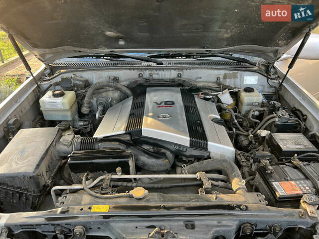Сірий Тойота Ленд Крузер, об'ємом двигуна 4.66 л та пробігом 248 тис. км за 13099 $, фото 18 на Automoto.ua