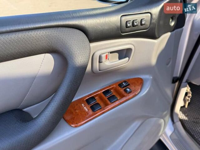 Серый Тойота Ленд Крузер, объемом двигателя 4.66 л и пробегом 342 тыс. км за 15500 $, фото 17 на Automoto.ua