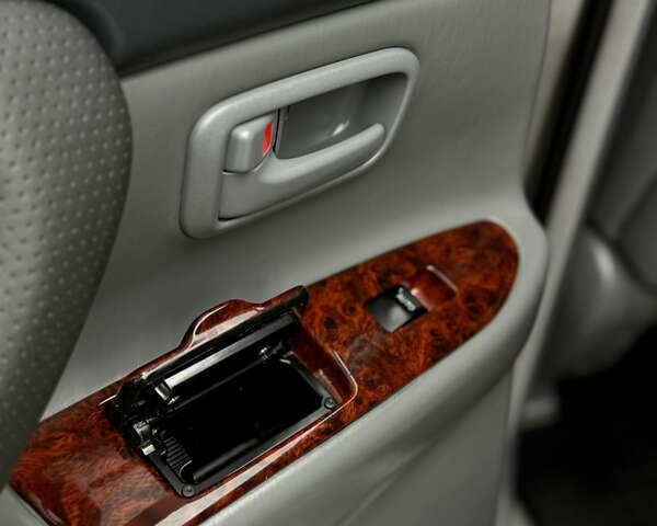 Серый Тойота Ленд Крузер, объемом двигателя 4.7 л и пробегом 421 тыс. км за 11650 $, фото 34 на Automoto.ua