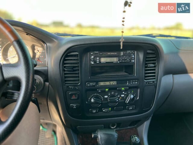 Сірий Тойота Ленд Крузер, об'ємом двигуна 4.66 л та пробігом 248 тис. км за 13099 $, фото 13 на Automoto.ua