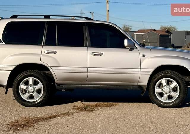 Серый Тойота Ленд Крузер, объемом двигателя 4.7 л и пробегом 342 тыс. км за 14000 $, фото 1 на Automoto.ua