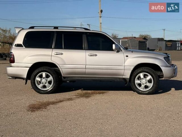 Серый Тойота Ленд Крузер, объемом двигателя 4.66 л и пробегом 342 тыс. км за 15500 $, фото 5 на Automoto.ua