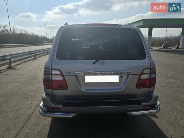 Серый Тойота Ленд Крузер, объемом двигателя 4.7 л и пробегом 402 тыс. км за 12500 $, фото 2 на Automoto.ua