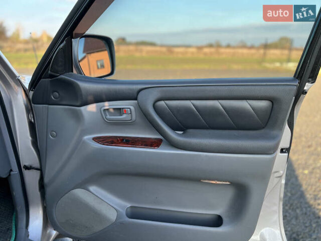 Сірий Тойота Ленд Крузер, об'ємом двигуна 4.66 л та пробігом 248 тис. км за 13099 $, фото 14 на Automoto.ua