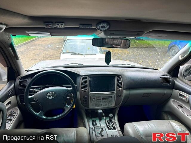 Серый Тойота Ленд Крузер, объемом двигателя 4.7 л и пробегом 419 тыс. км за 10000 $, фото 1 на Automoto.ua