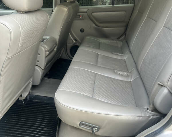 Серый Тойота Ленд Крузер, объемом двигателя 4.16 л и пробегом 111 тыс. км за 30000 $, фото 3 на Automoto.ua