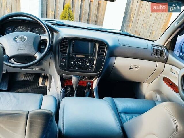 Серый Тойота Ленд Крузер, объемом двигателя 4.7 л и пробегом 310 тыс. км за 10500 $, фото 12 на Automoto.ua