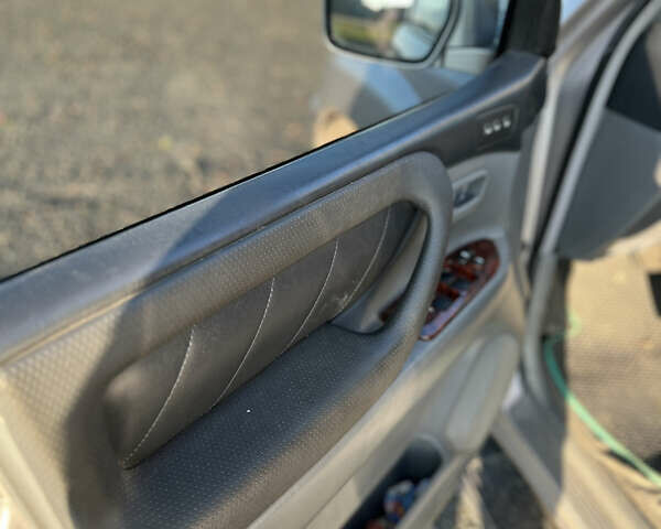 Сірий Тойота Ленд Крузер, об'ємом двигуна 4.66 л та пробігом 248 тис. км за 13099 $, фото 10 на Automoto.ua