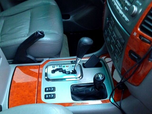 Серый Тойота Ленд Крузер, объемом двигателя 4.7 л и пробегом 291 тыс. км за 16199 $, фото 8 на Automoto.ua