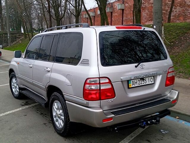 Серый Тойота Ленд Крузер, объемом двигателя 4.7 л и пробегом 291 тыс. км за 16199 $, фото 3 на Automoto.ua