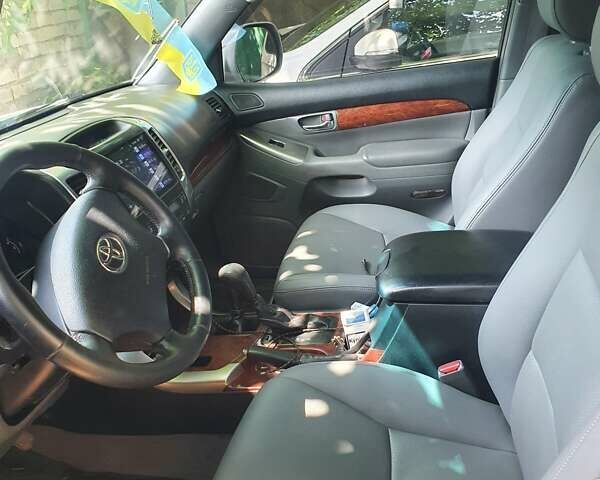 Серый Тойота Ленд Крузер, объемом двигателя 2.98 л и пробегом 327 тыс. км за 11500 $, фото 2 на Automoto.ua