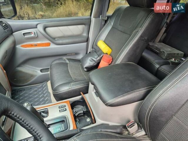 Серый Тойота Ленд Крузер, объемом двигателя 4.2 л и пробегом 453 тыс. км за 16500 $, фото 19 на Automoto.ua