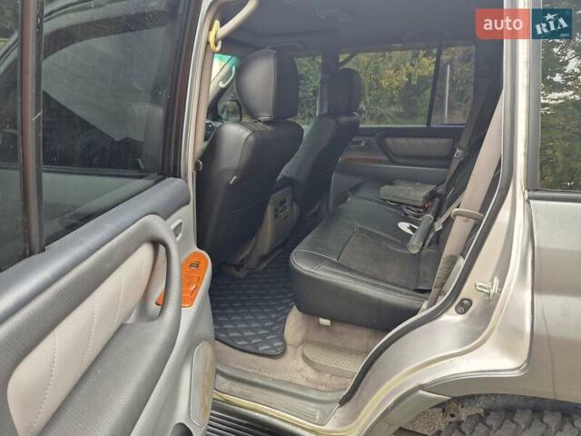 Серый Тойота Ленд Крузер, объемом двигателя 4.2 л и пробегом 453 тыс. км за 16500 $, фото 24 на Automoto.ua