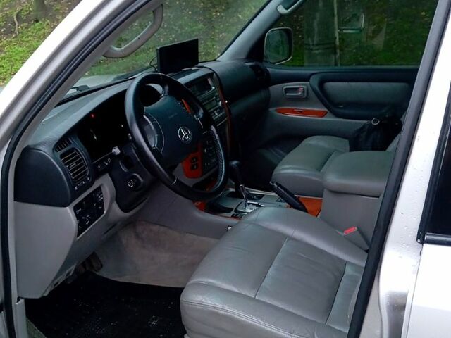 Серый Тойота Ленд Крузер, объемом двигателя 4.7 л и пробегом 291 тыс. км за 16199 $, фото 5 на Automoto.ua