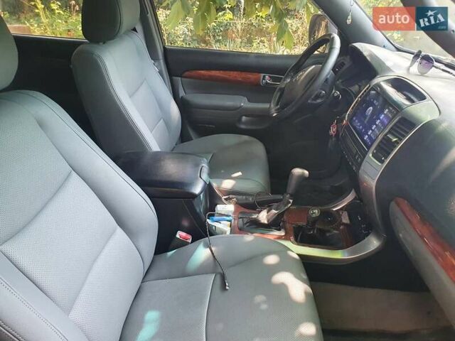 Серый Тойота Ленд Крузер, объемом двигателя 2.98 л и пробегом 327 тыс. км за 11500 $, фото 4 на Automoto.ua