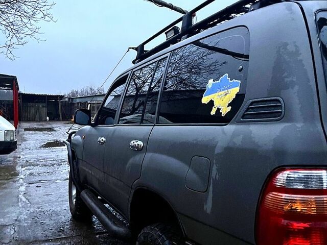 Серый Тойота Ленд Крузер, объемом двигателя 4.2 л и пробегом 0 тыс. км за 25000 $, фото 2 на Automoto.ua