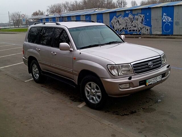 Серый Тойота Ленд Крузер, объемом двигателя 4.7 л и пробегом 291 тыс. км за 16199 $, фото 2 на Automoto.ua